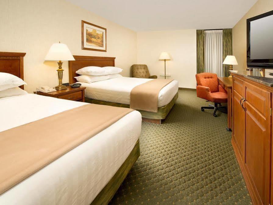 Drury Inn & Suites St. Louis-Southwest Valley Park Exterior photo